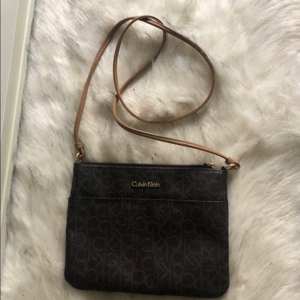 CALVIN KLEIN CROSS BODY